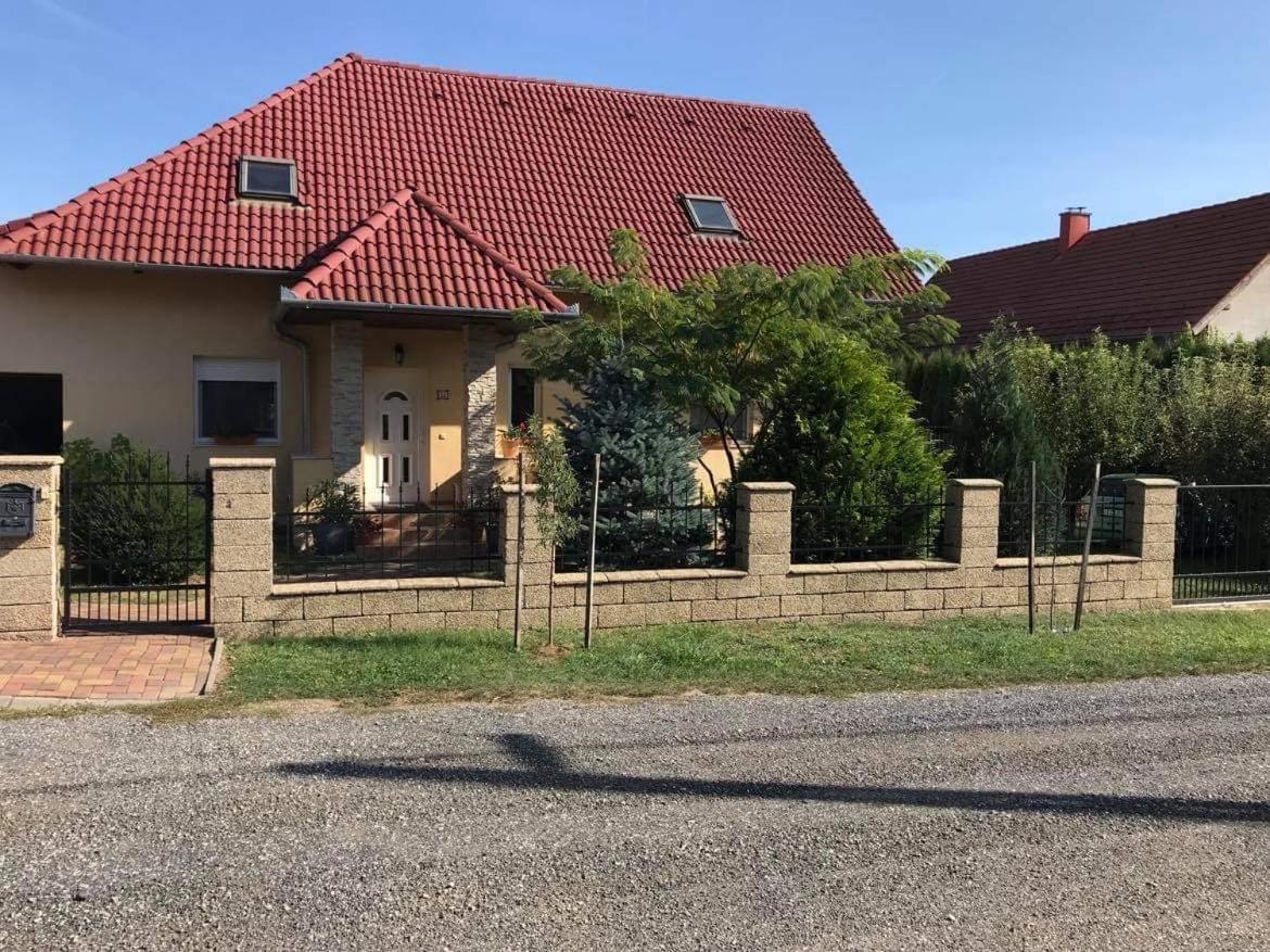 Jasmin Apartment House Vonyarcvashegy Exterior photo