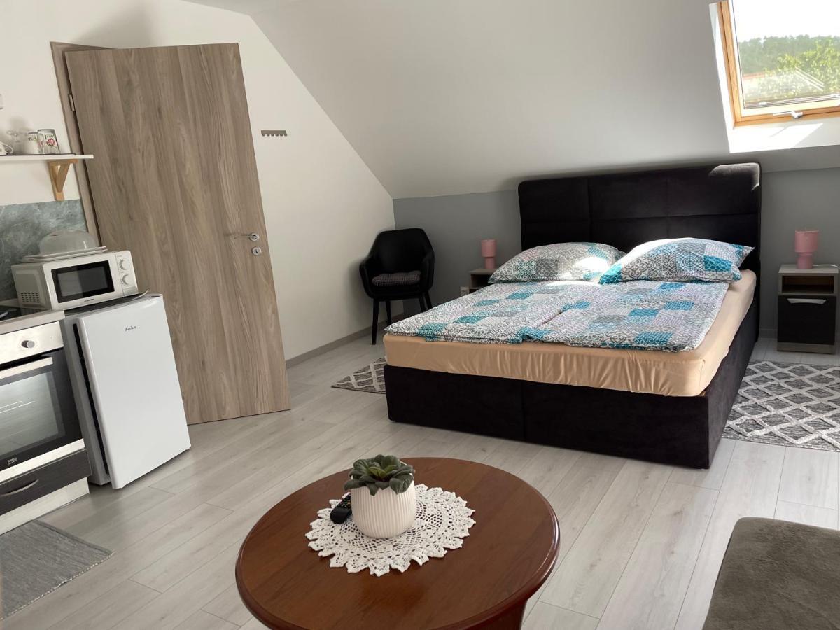 Jasmin Apartment House Vonyarcvashegy Exterior photo